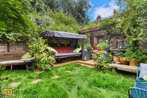 Lawn-Summerhouse- click for photo gallery